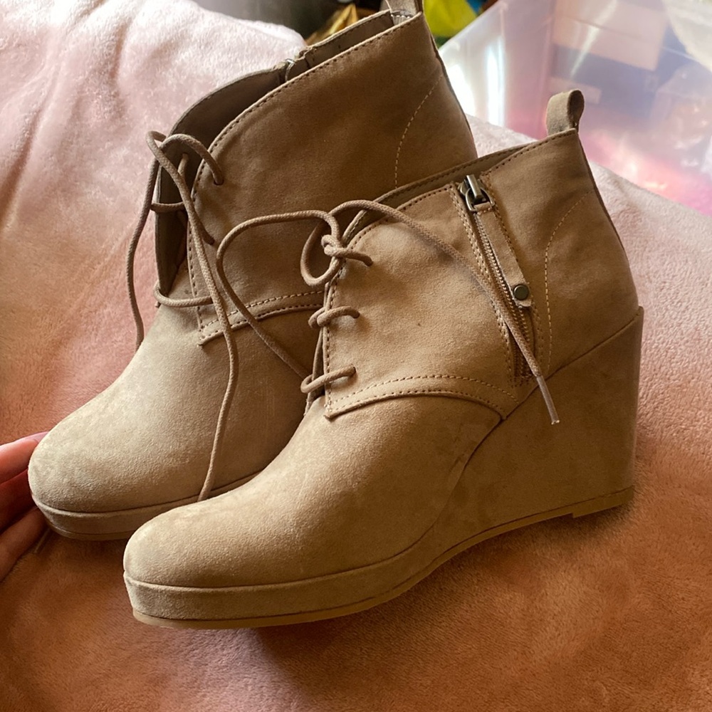 Wedge boots